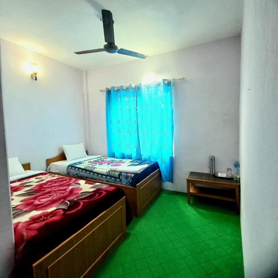 פוקהרה Hotel Aarjan And Restaurant מראה חיצוני תמונה