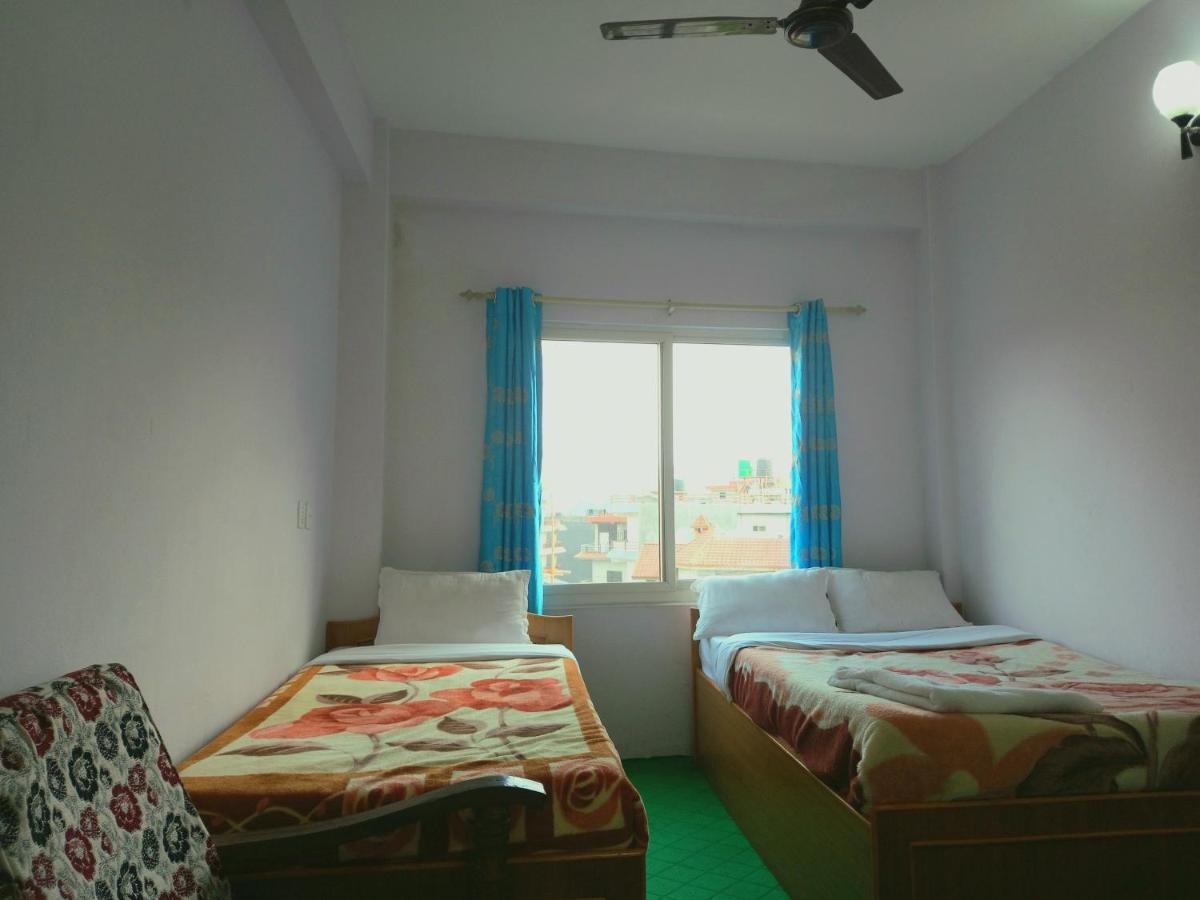 פוקהרה Hotel Aarjan And Restaurant מראה חיצוני תמונה