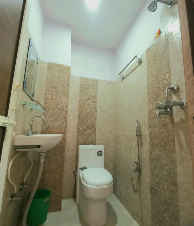 פוקהרה Hotel Aarjan And Restaurant מראה חיצוני תמונה