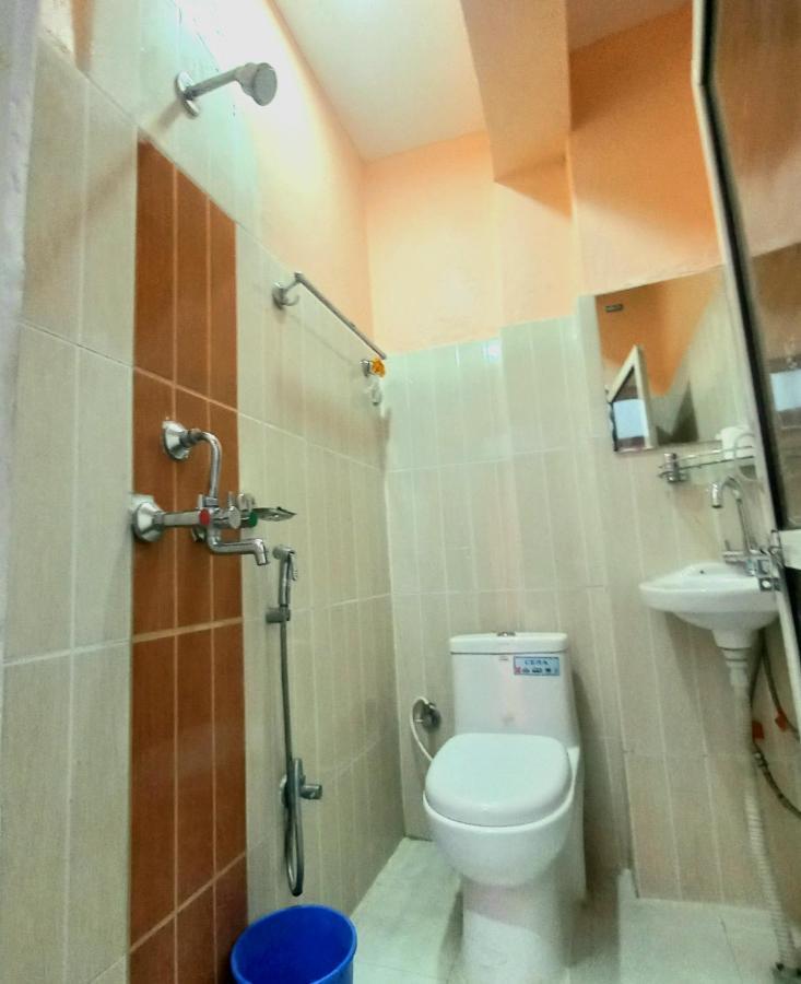 פוקהרה Hotel Aarjan And Restaurant מראה חיצוני תמונה