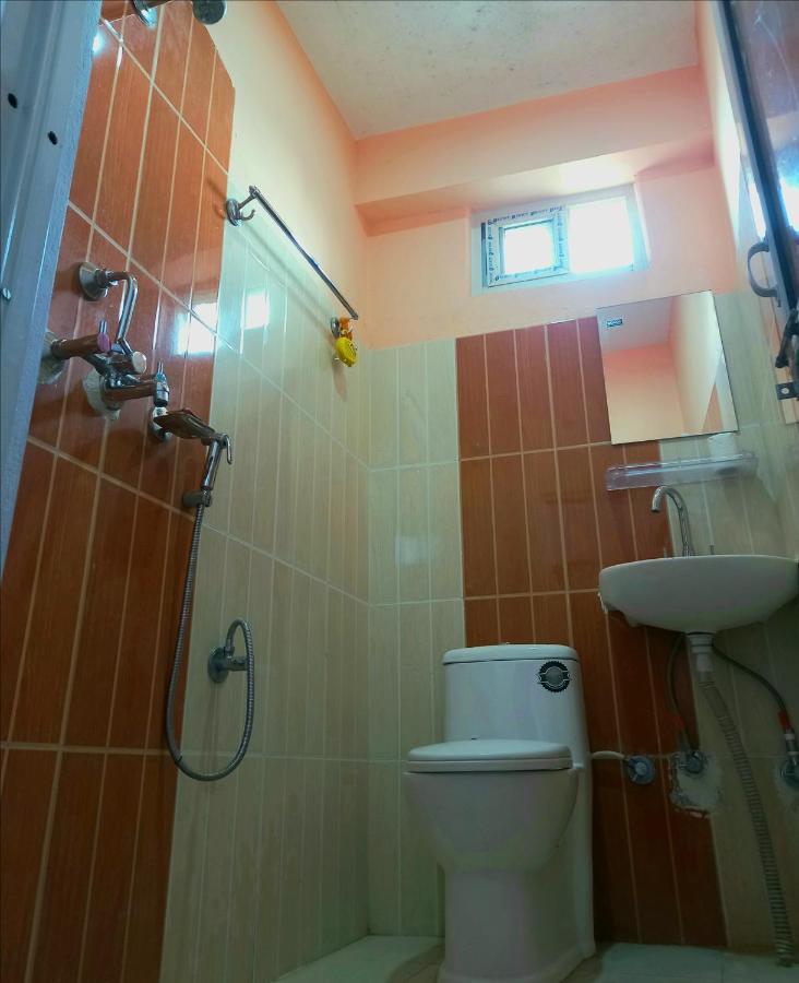 פוקהרה Hotel Aarjan And Restaurant מראה חיצוני תמונה