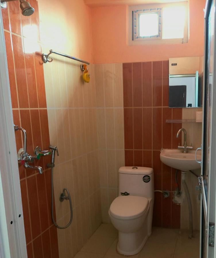 פוקהרה Hotel Aarjan And Restaurant מראה חיצוני תמונה
